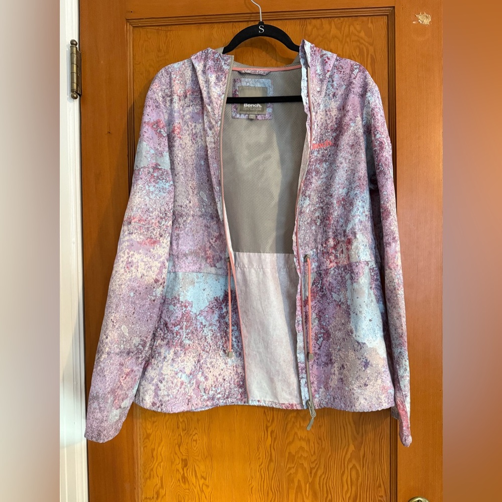Bench Multicolor Wind Breaker Size Large - Picture 3 of 9